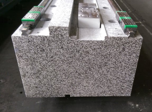 Granite machine bed with ready-mounted roller guides for a gantry 5-axis milling machine from Heyligenstaedt.